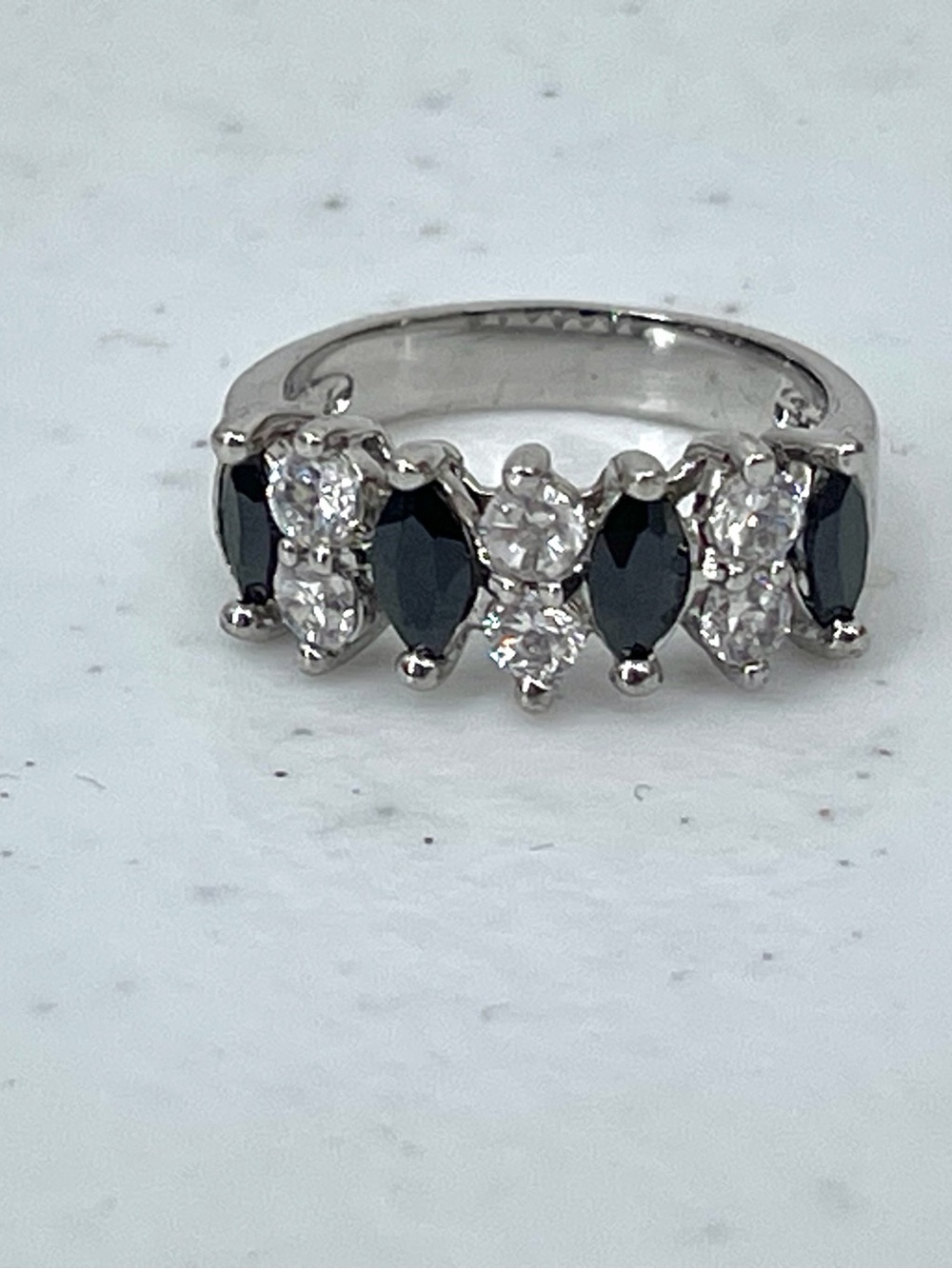 Fashion silver tone black stone ring